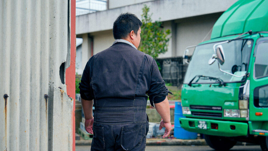 社員の後ろ姿